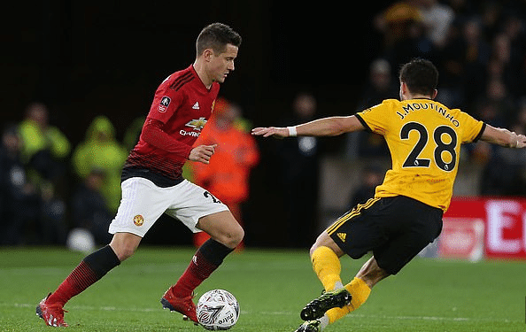 足球把他带 足球把他带